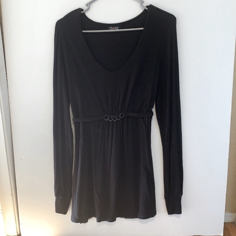 • Black dress •